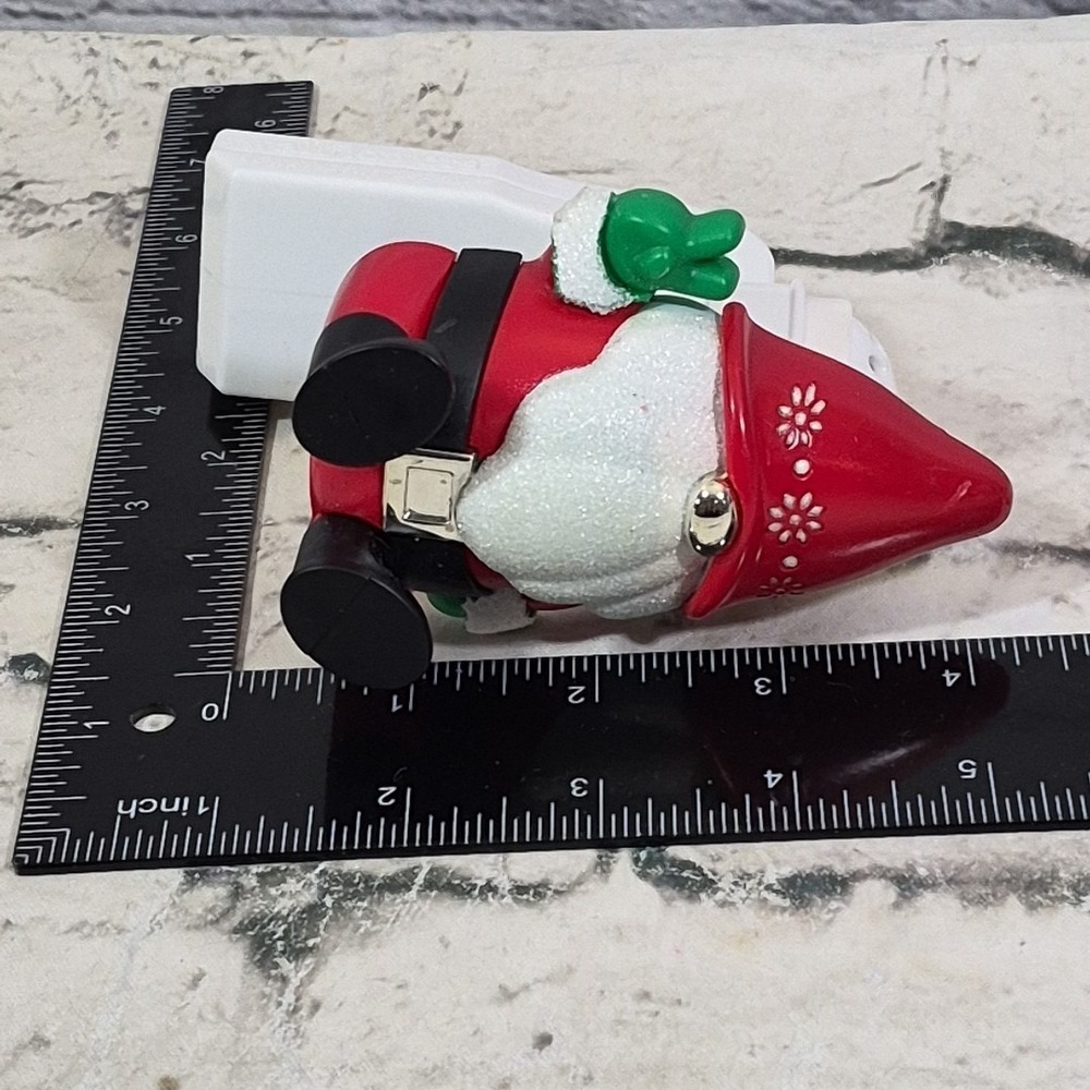 Bath & Body Works Wallflowers Plug In Diffuser‎ Christmas Gnome/Santa Peace Sign - Picture 4 of 4